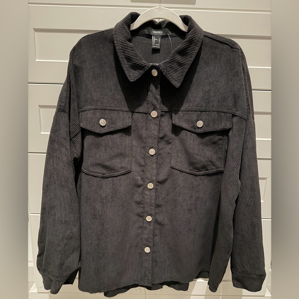 NWOT Forever 21 Black Corduroy Shacket/Utility Jacket. Sz large. Silver buttons.
